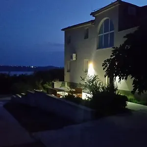Barba Apartman Maslenica